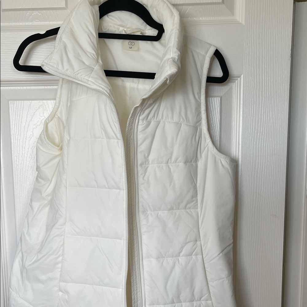 CALIA by Carrie Underwood Cream Quilted Puffer Vest